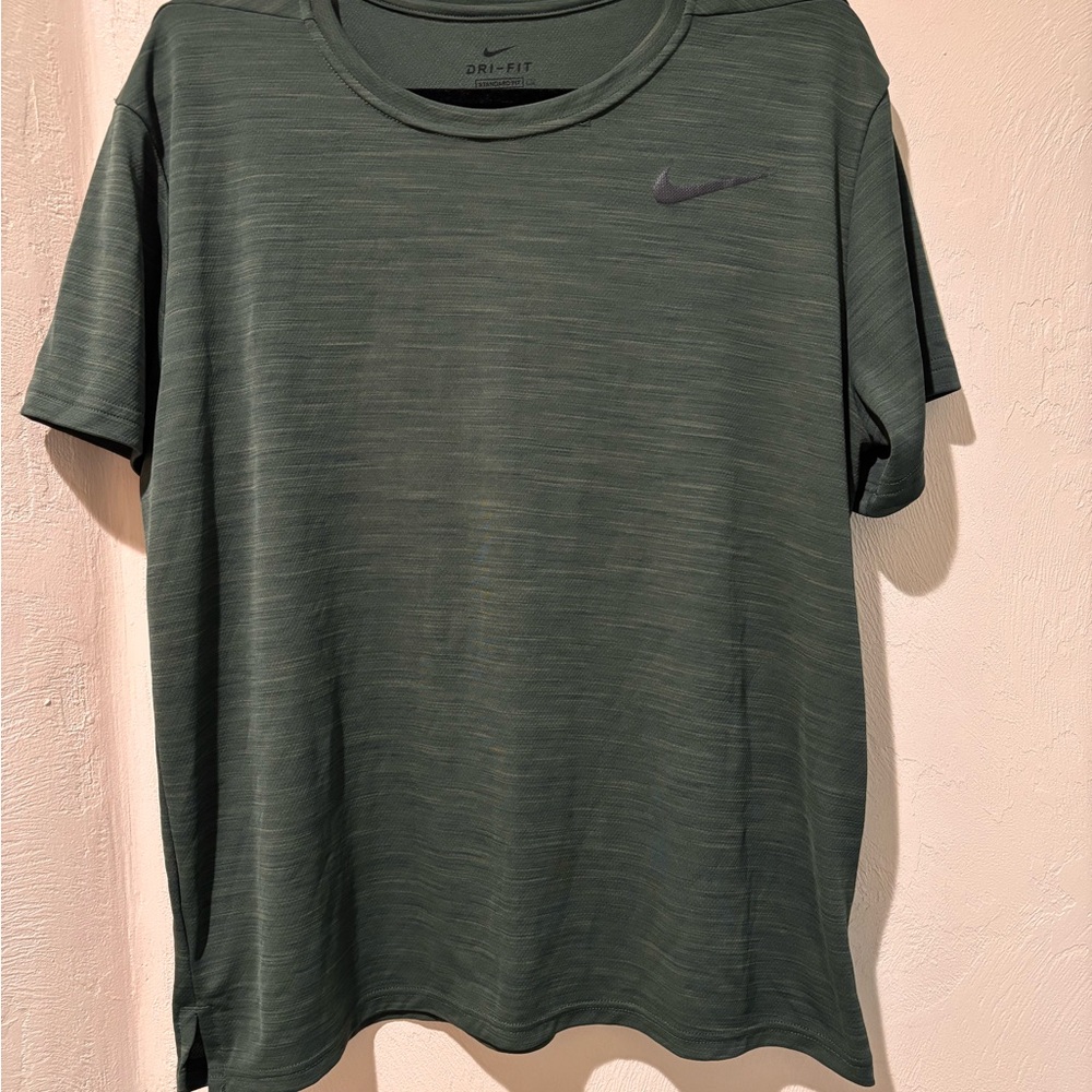 Nike Men's Green Dri-FIT Short Sleeve Tee